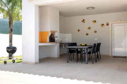 Moradia T4 para Venda em Albufeira e Olhos de Água