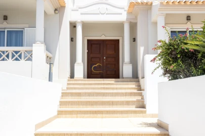 Moradia T4 para Venda em Albufeira e Olhos de Água