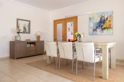 Moradia T4 para Venda em Albufeira e Olhos de Água