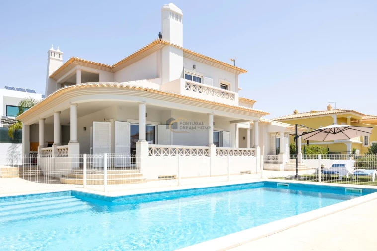 Moradia T4 para Venda em Albufeira e Olhos de Água Foto 2