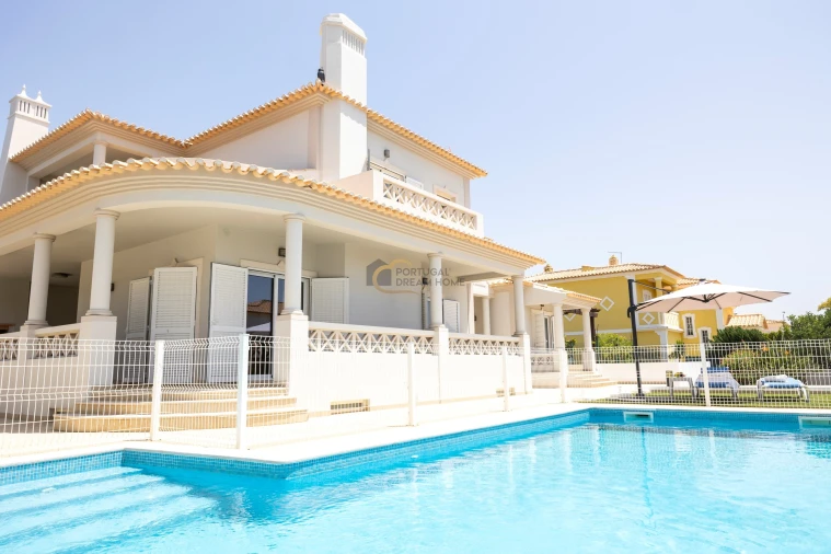 Moradia T4 para Venda em Albufeira e Olhos de Água Foto 3