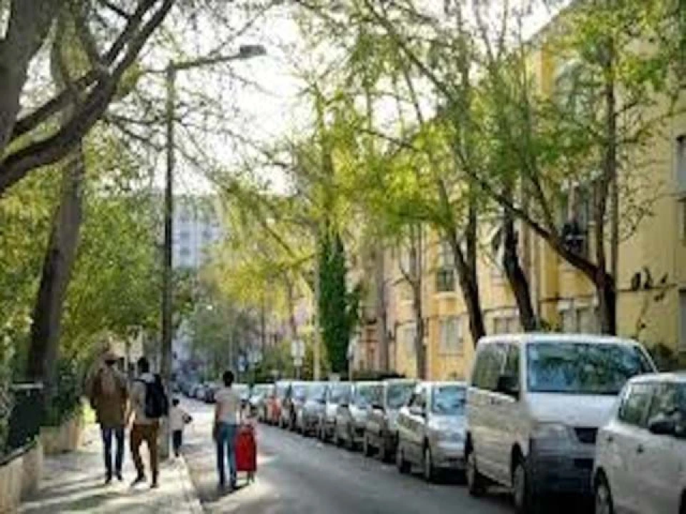 Apartamento T2 para Venda em Alvalade Foto 4