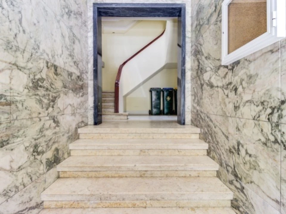 Apartamento T2 para Venda em Alvalade Foto 2