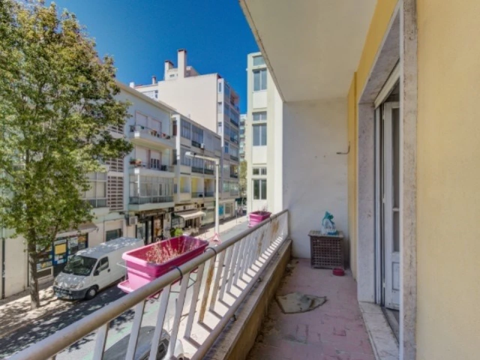 Apartamento T2 para Venda em Alvalade Foto 3