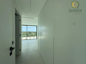 Moradia T4 para Venda em Quarteira