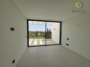 Moradia T4 para Venda em Quarteira