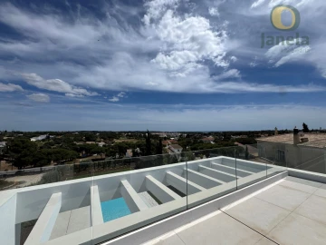 Moradia T4 para Venda em Quarteira