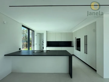 Moradia T4 para Venda em Quarteira