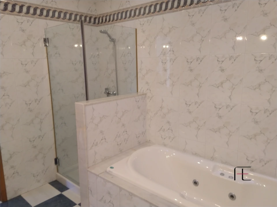 Moradia T5 para Venda em Cidade da Maia Foto 36