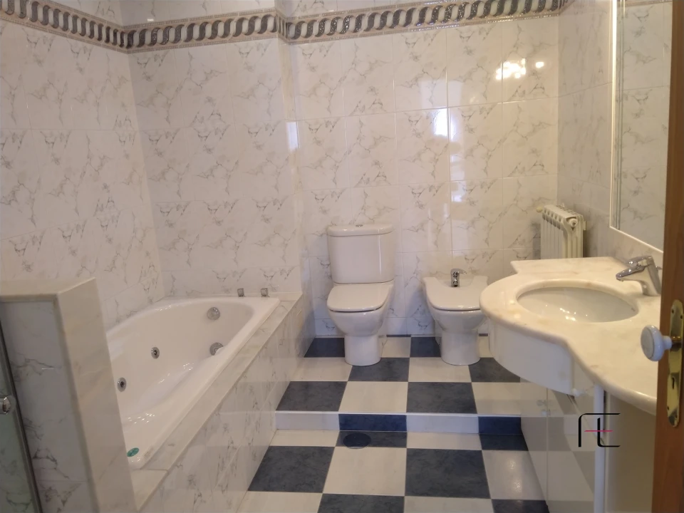 Moradia T5 para Venda em Cidade da Maia Foto 14