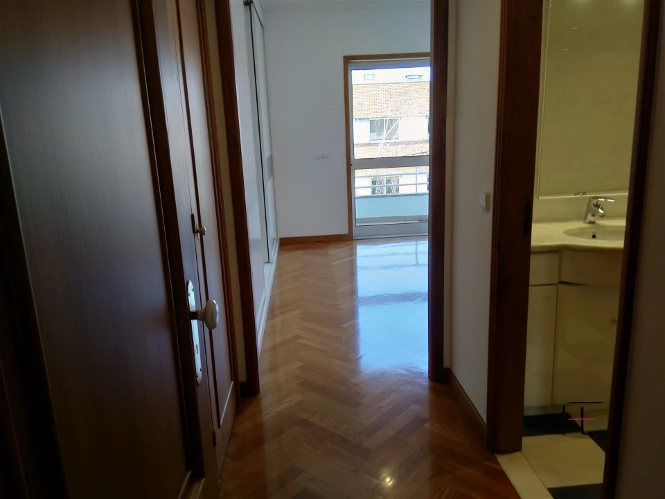 Moradia T5 para Venda em Cidade da Maia Foto 10