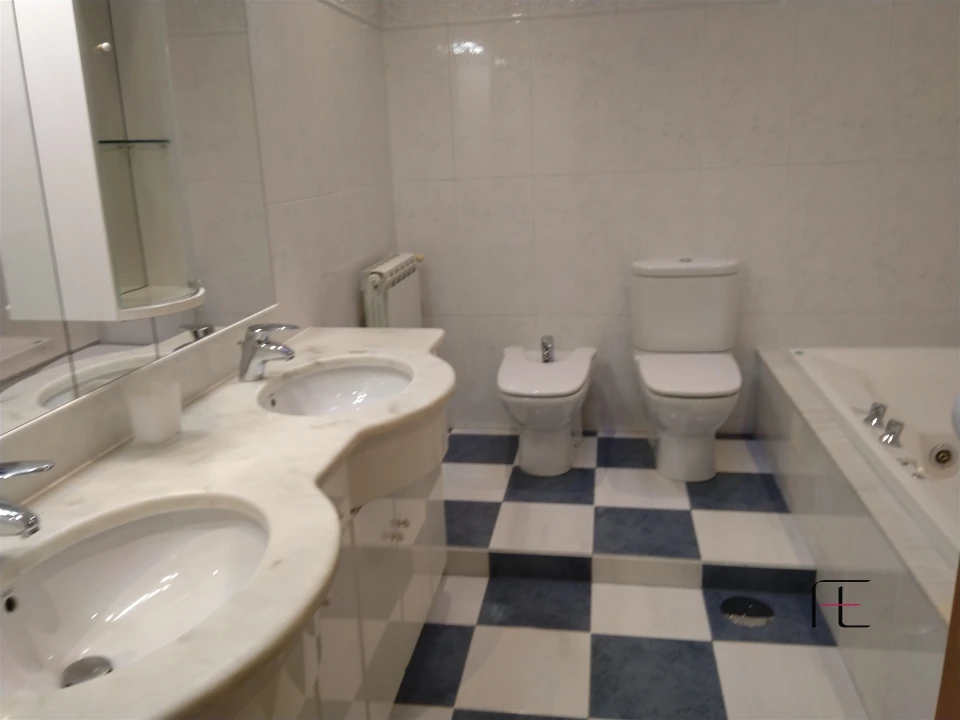 Moradia T5 para Venda em Cidade da Maia Foto 8