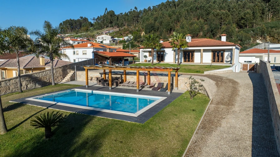 Moradia T3 para Venda em Santa Eulália Foto 1