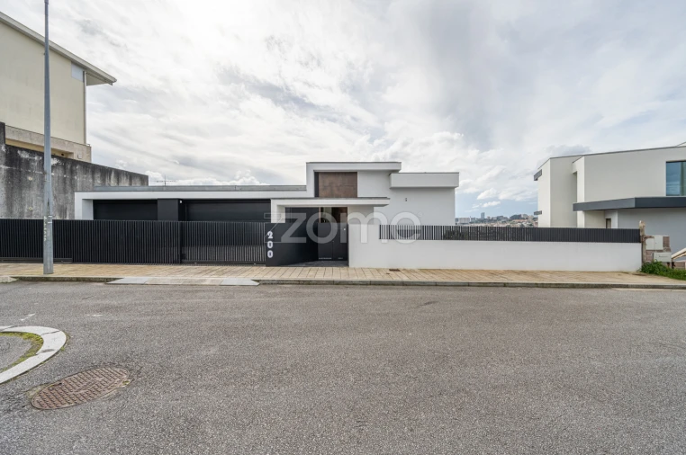 Moradia T4 para Venda em Rio Tinto Foto 54