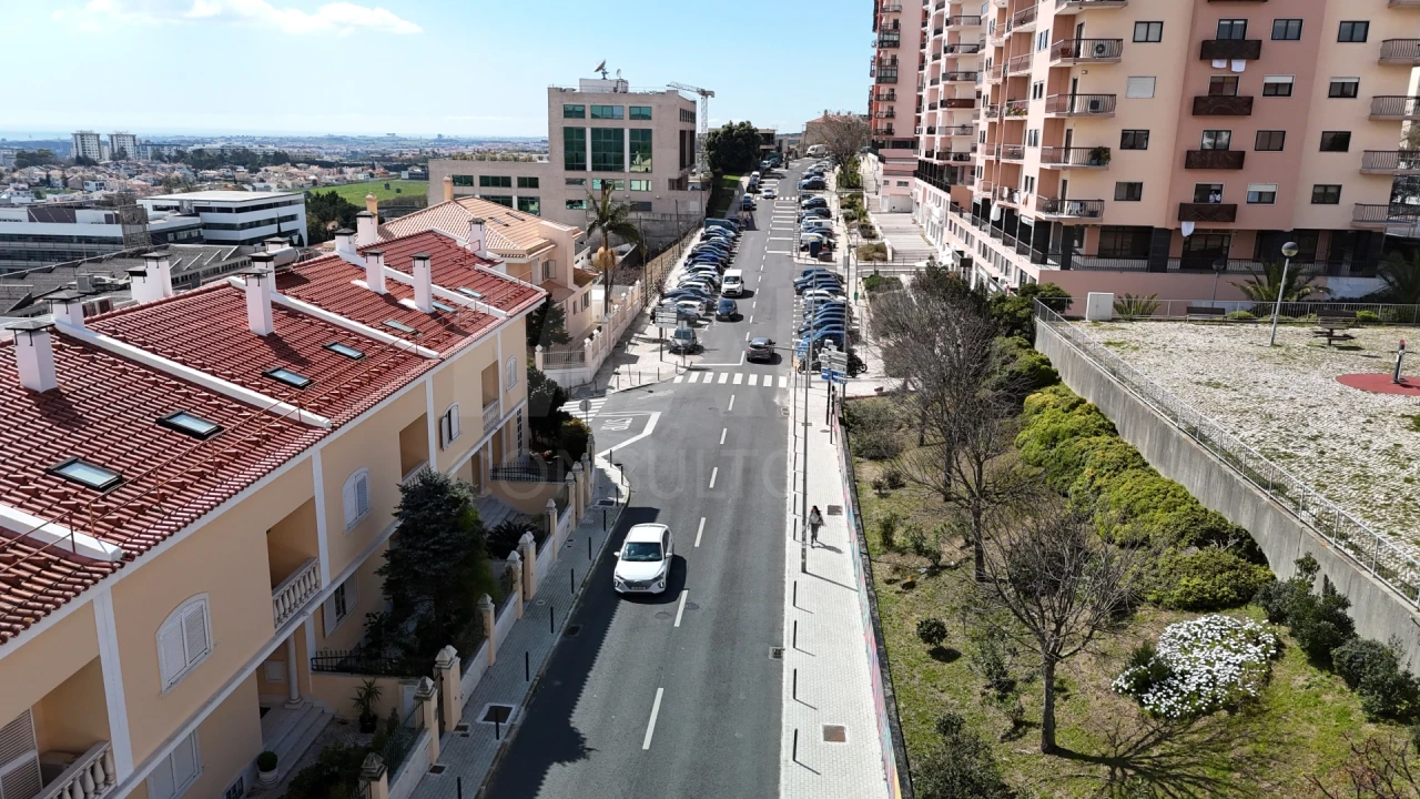 Moradia T4 para Venda em Alfragide Foto 11