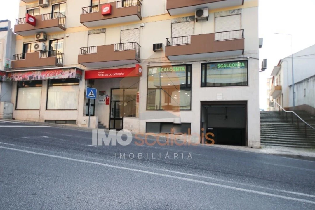 Garagem para Venda em Romeira e Várzea Foto 1