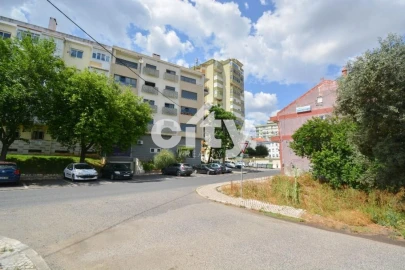 Terreno para Venda em Odivelas