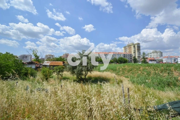Terreno para Venda em Odivelas Foto 8