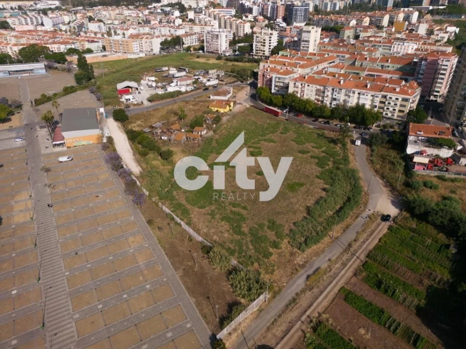 Terreno para Venda em Odivelas Foto 2