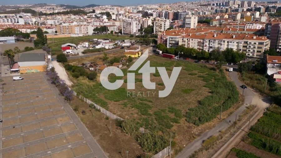 Terreno para Venda em Odivelas