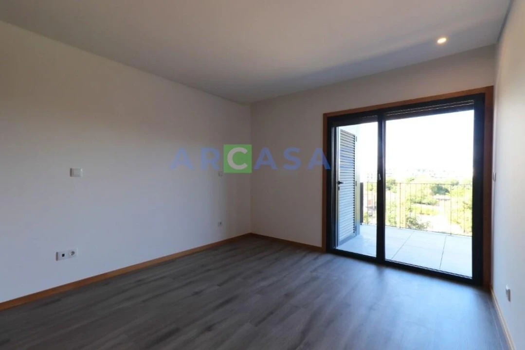 Apartamento T4 para Venda em Aguas Santas Foto 24