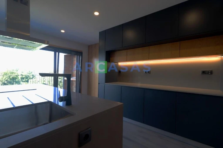 Apartamento T4 para Venda em Aguas Santas Foto 3