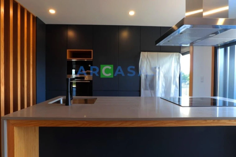 Apartamento T4 para Venda em Aguas Santas Foto 2