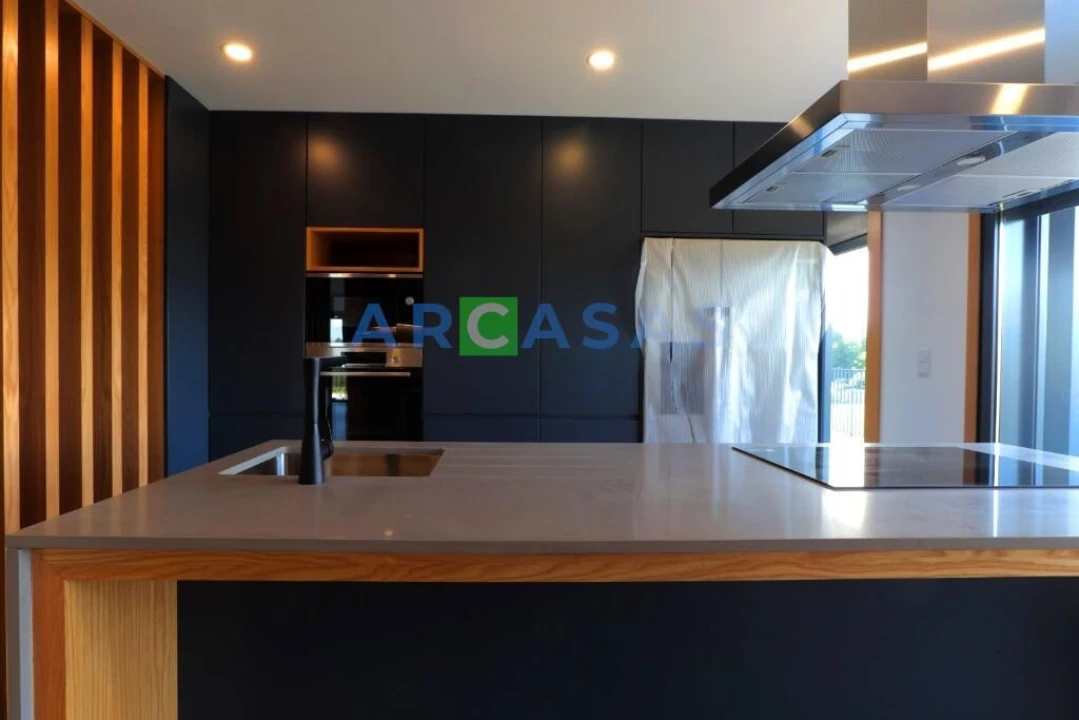 Apartamento T4 para Venda em Aguas Santas Foto 2
