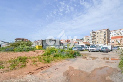 Terreno para Venda em Póvoa de Santo Adrião e Olival Basto
