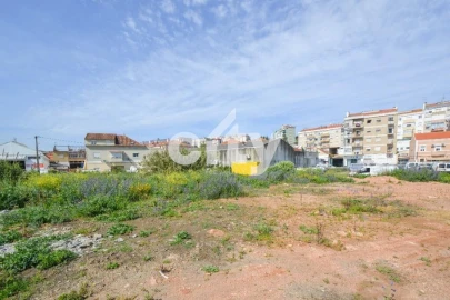 Terreno para Venda em Póvoa de Santo Adrião e Olival Basto