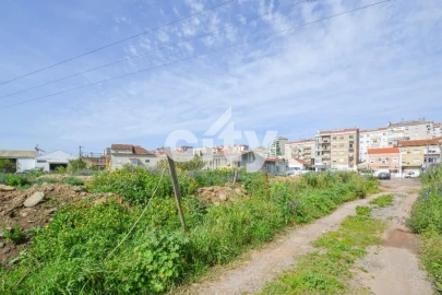 Terreno para Venda em Póvoa de Santo Adrião e Olival Basto