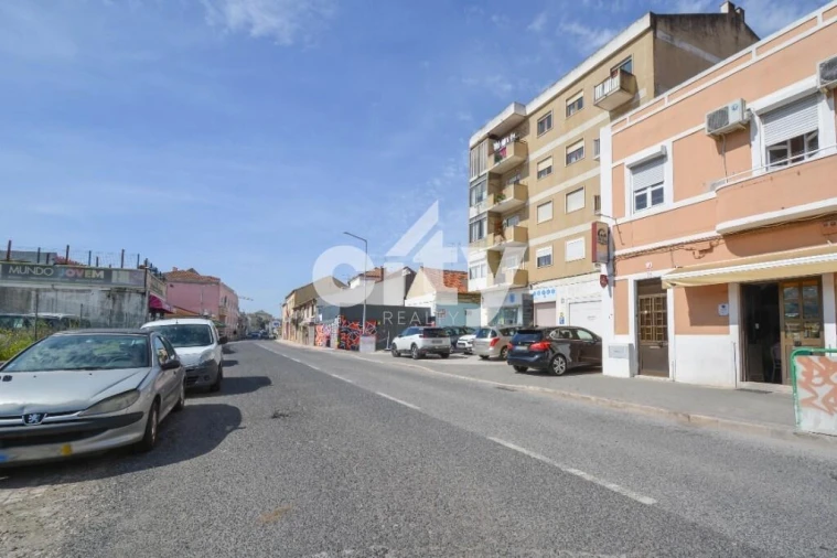 Terreno para Venda em Póvoa de Santo Adrião e Olival Basto Foto 2