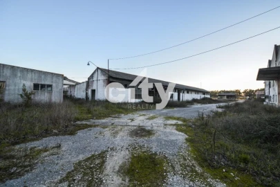 Armazém para Venda em Vale da Pedra