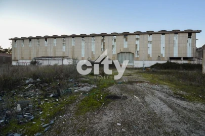 Armazém para Venda em Vale da Pedra