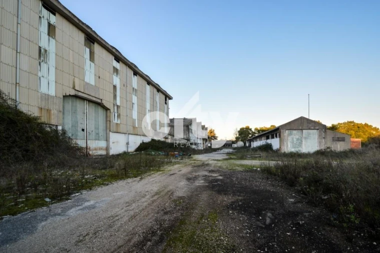 Armazém para Venda em Vale da Pedra Foto 18