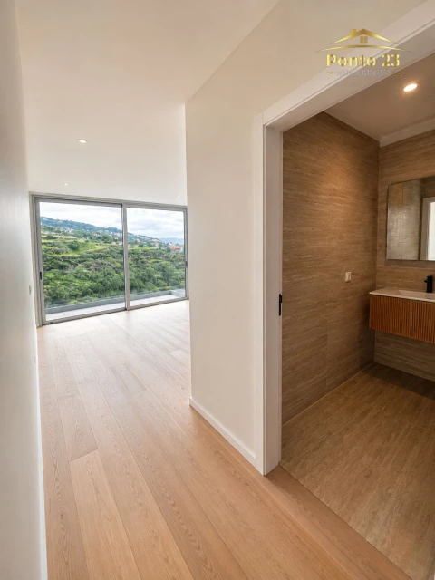Moradia T3 para Venda em Santa Cruz