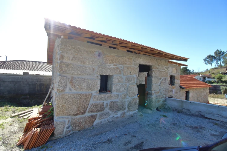 Moradia T3 para Venda em Cete Foto 2