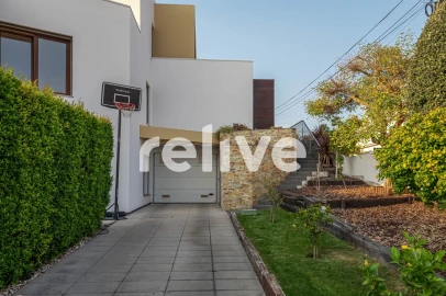 Moradia T8 para Venda em Charneca de Caparica e Sobreda