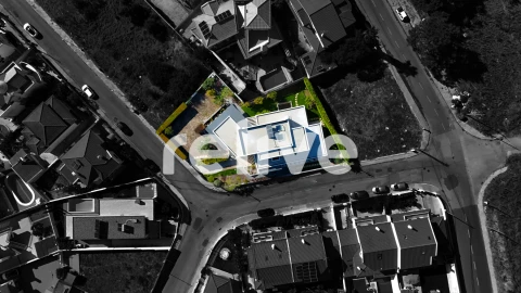 Moradia T8 para Venda em Charneca de Caparica e Sobreda