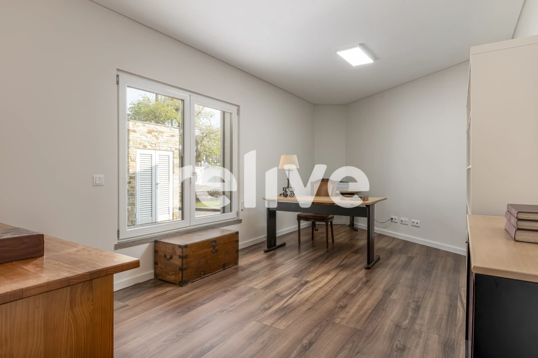 Moradia T8 para Venda em Charneca de Caparica e Sobreda Foto 40