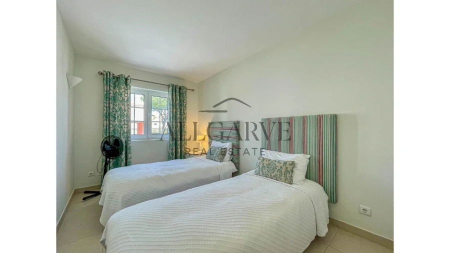 Apartamento T2 para Venda em Quarteira Foto 9