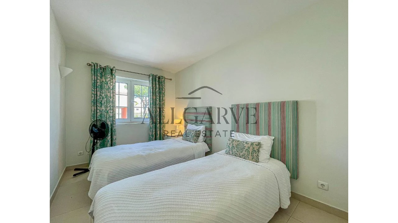Apartamento T2 para Venda em Quarteira Foto 9