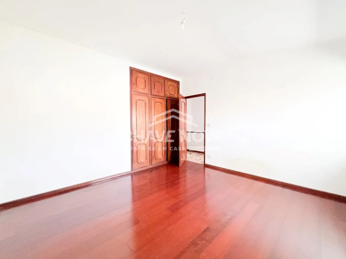 Moradia T2 para Venda em Arcozelo Foto 12