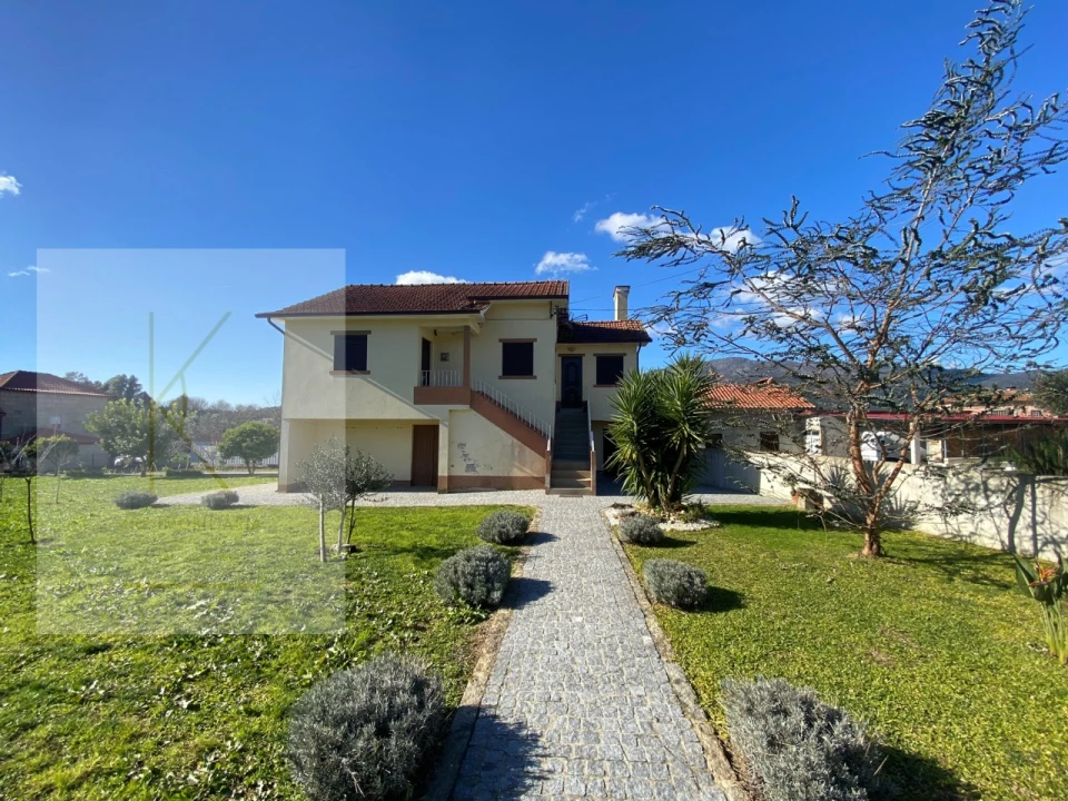 Moradia T3 para Venda em Cabração e Moreira do Lima Foto 1