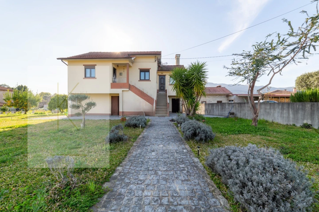 Moradia T3 para Venda em Cabração e Moreira do Lima Foto 3