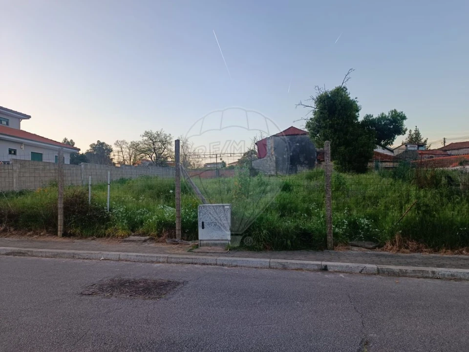 Terreno para Venda em Avintes Foto 1