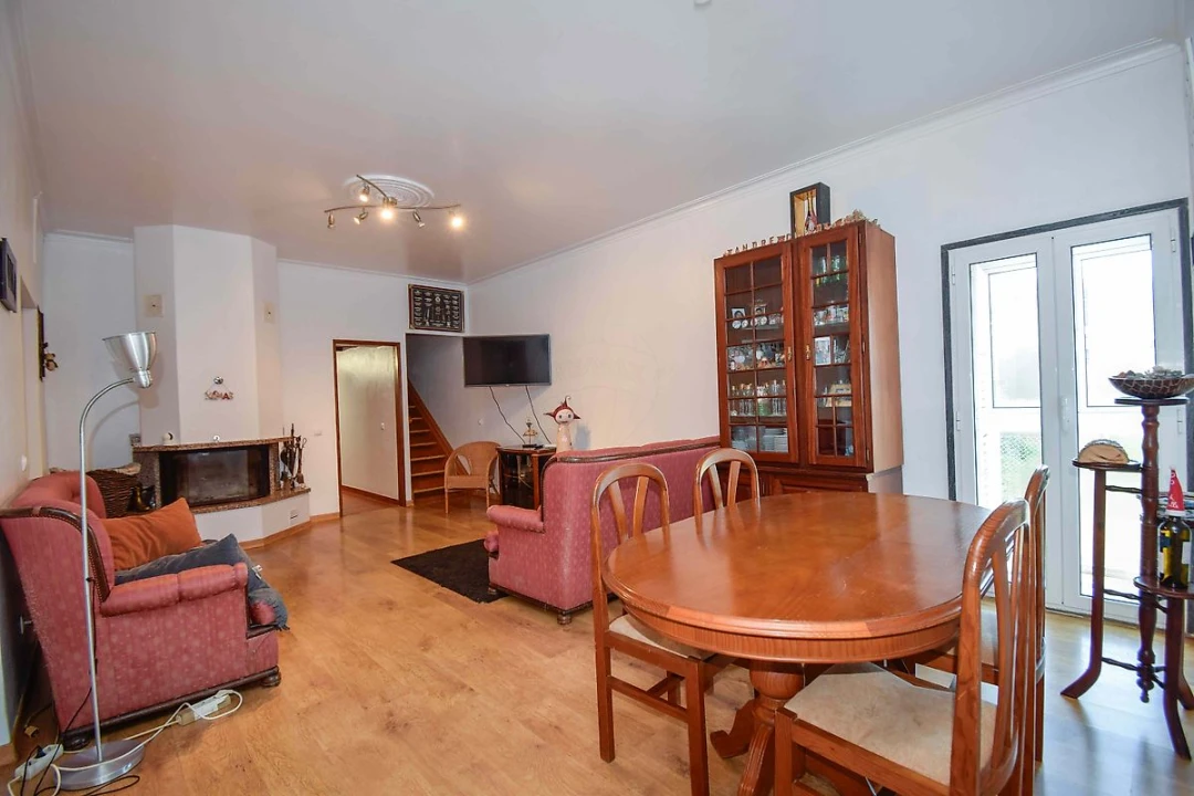 Moradia T4 para Venda em Almargem do Bispo, Pêro Pinheiro e Montelavar Foto 1