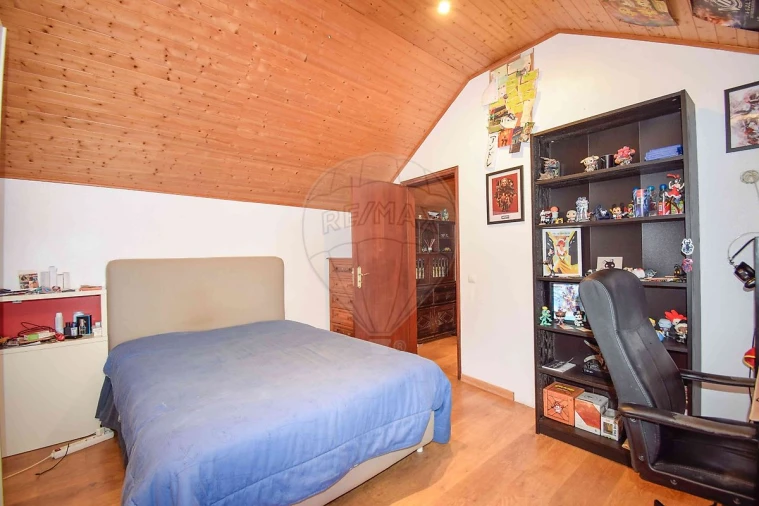 Moradia T4 para Venda em Almargem do Bispo, Pêro Pinheiro e Montelavar Foto 8