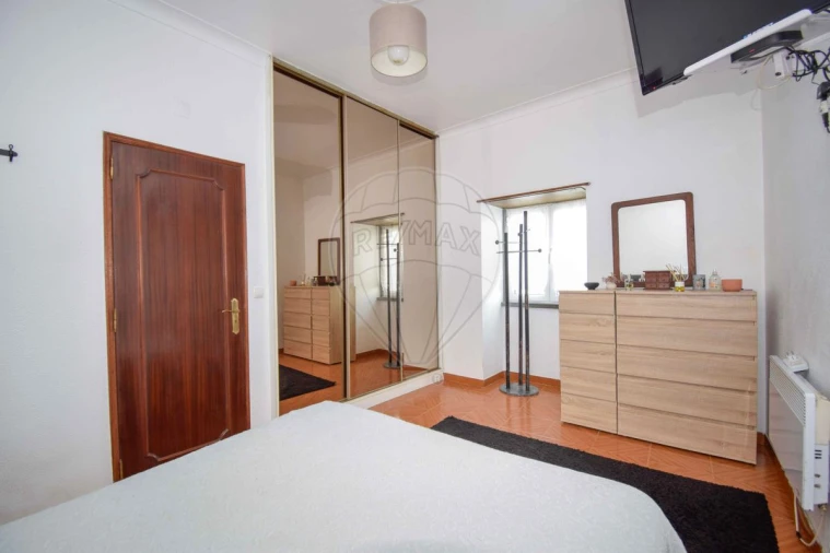 Moradia T4 para Venda em Almargem do Bispo, Pêro Pinheiro e Montelavar Foto 4