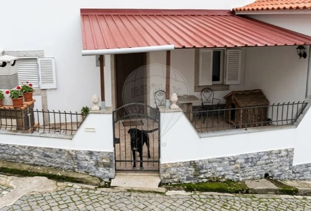 Moradia T4 para Venda em Almargem do Bispo, Pêro Pinheiro e Montelavar Foto 3